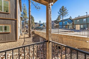 Property grounds - Flagstaff Hideaway Near Trails & Attractions (Flagstaff)