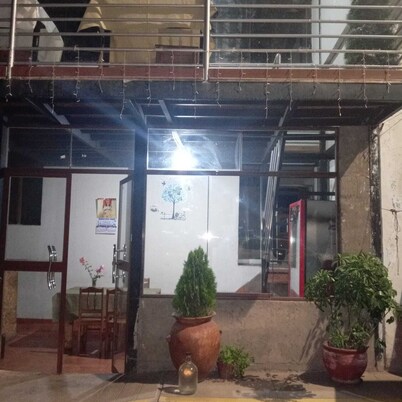 Restaurant - Lodging " Moisés El Salvador".