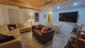 TV connectée, cheminée, jeux vidéo, lecteur de DVD