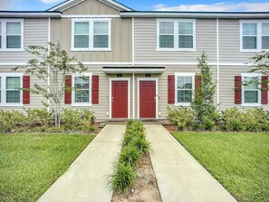 Exterior - Charming 2-bedroom townhome in beautiful Jacksonville near beach and downtown. (Jacksonville)