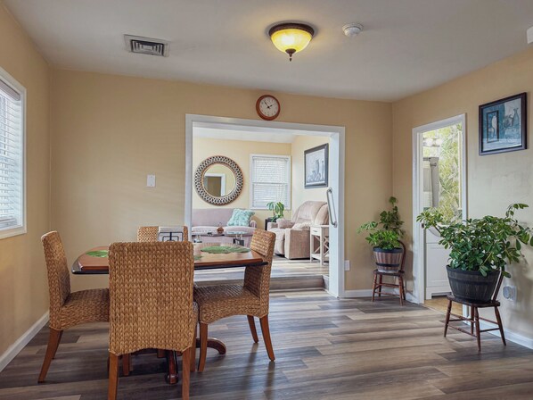 Interior - Relaxing 2BR/2BA Entire House, Short Drive from Wildwood & Cape May Beaches (Middle Township)