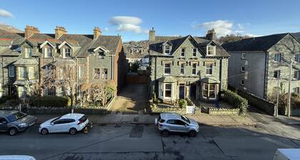 45 Eskin Street - sleeps 6 guests in 3 bedrooms
