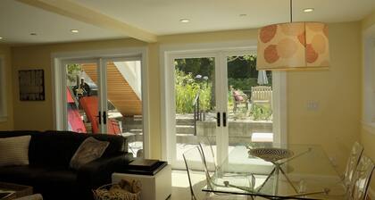 Cozy 1-bedroom creekside hideaway in charming Fairfax walkable to downtown.