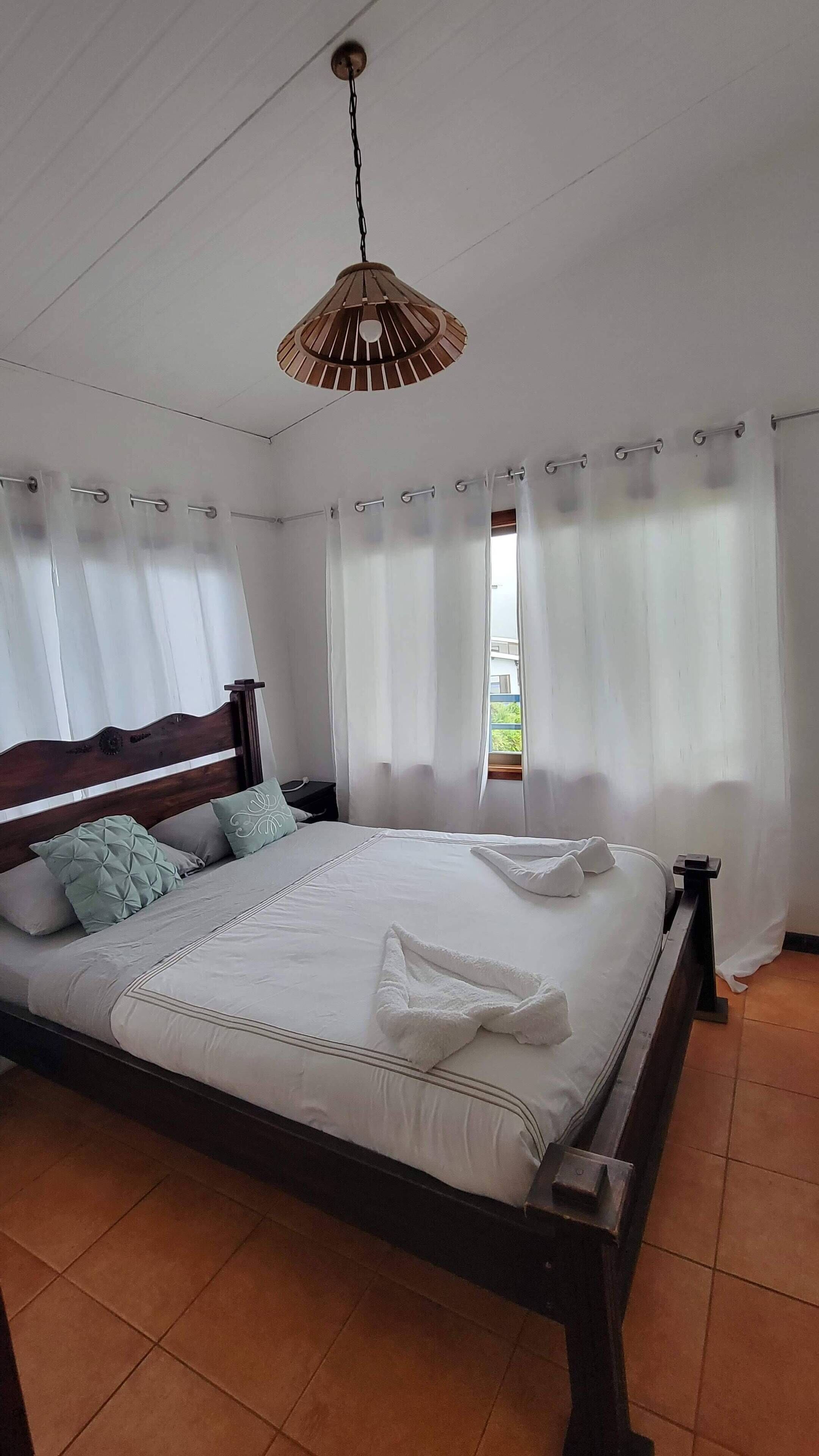 4 soverom, strykejern/-brett, wi-fi og sengetøy