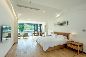 奢华双人房, 山景 | 羽绒被、办公桌、笔记本电脑工作区、遮光窗帘