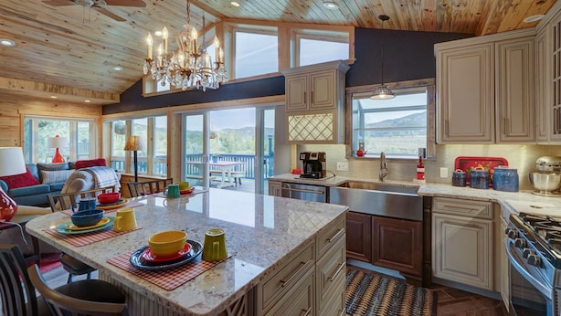咖啡機/沖茶器、雪櫃、微波爐、焗爐