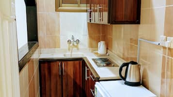 Luxury Duplex | Private kitchen | Mini-fridge, stovetop