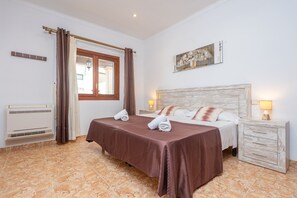 3 bedrooms, iron/ironing board, free WiFi, bed sheets - SA TEULERA (SANT JOAN) - Nice house with private swimming pool and free Wifi (Sant Joan)