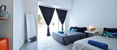 4 bedrooms, iron/ironing board, WiFi, bed sheets