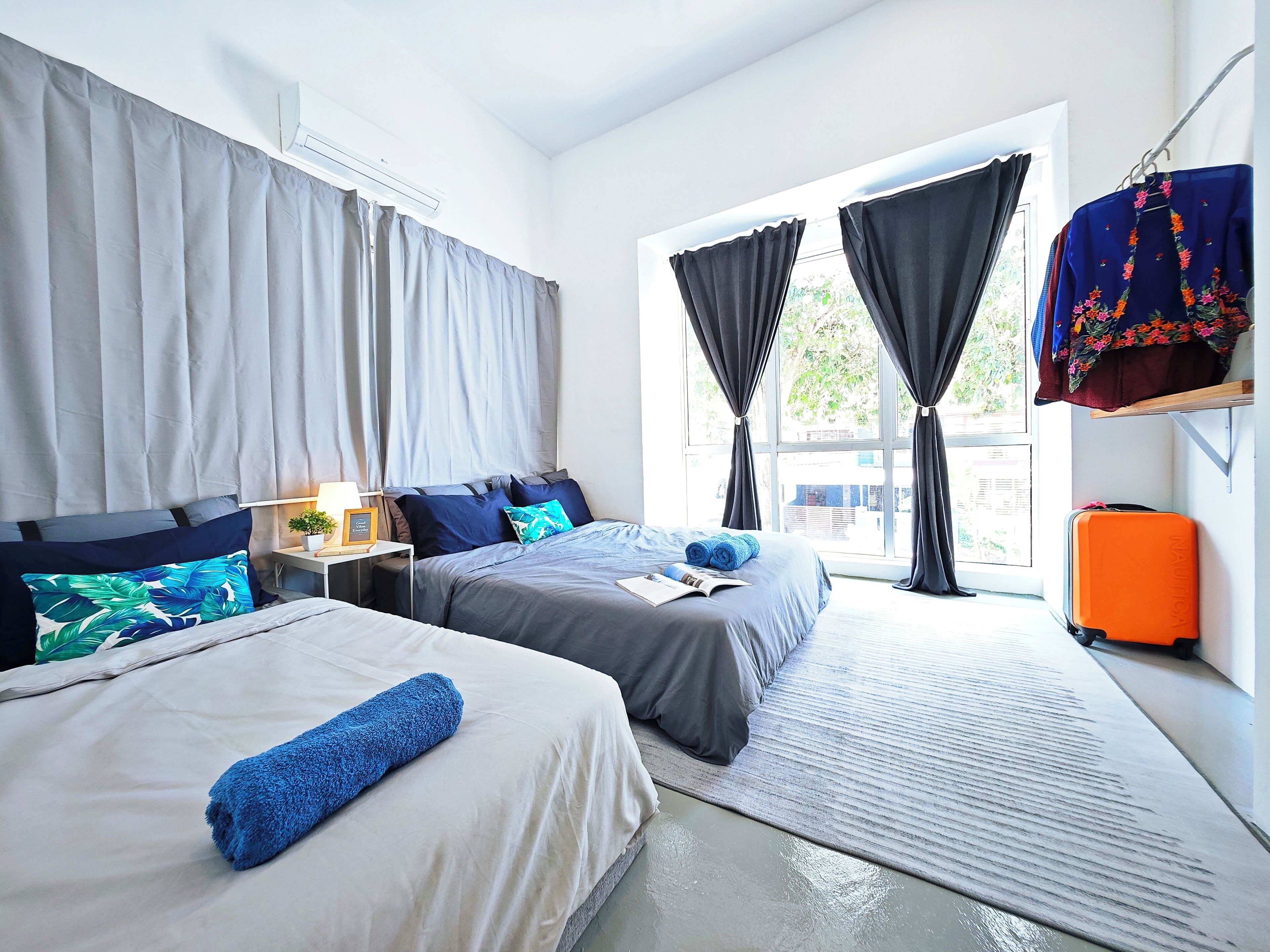 4 bedrooms, iron/ironing board, WiFi, bed sheets