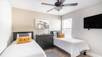 3 habitaciones, escritorio, tabla de planchar con plancha y wifi