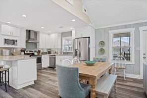 Fridge, microwave, oven, stovetop - Pineapple Paradise - Private Pool, Crow`s Nest, Walk to Beach! (Ocean Isle Beach)