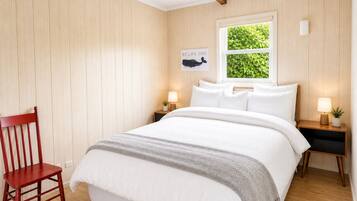 2 bedrooms, in-room safe, desk, iron/ironing board