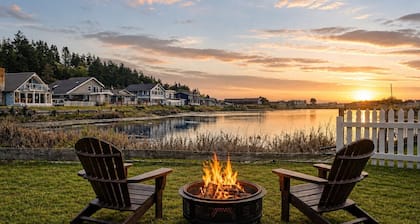 Pet friendly Cabin with Beach access and Firepit
