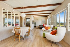 Smart-tv, boeken, een muziekbibliotheek en een filmbibliotheek