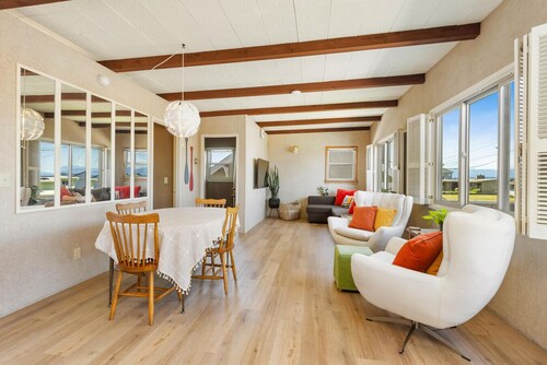 Beachfront Cabin on Lagoon Lake