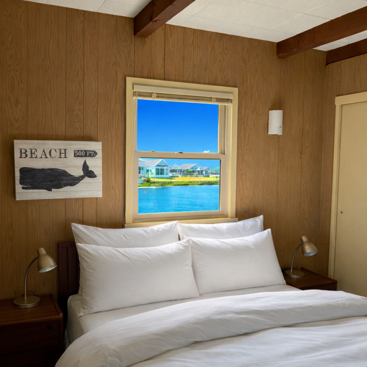 2 室のベッドルーム、セーフティボックス (室内)、デスク、アイロン / アイロン台