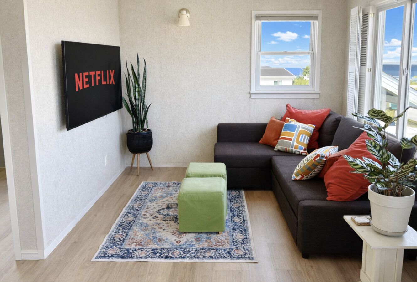 TV connectée, livres, médiathèque, vidéothèque