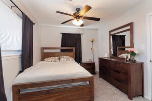 3 bedrooms, desk, iron/ironing board, free WiFi - Cozy Home 4 Minutes from Fort Sill (Lawton)