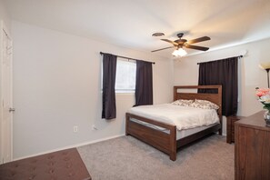 3 bedrooms, desk, iron/ironing board, free WiFi