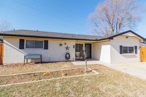 Exterior - Cozy Home 4 Minutes from Fort Sill (Lawton)
