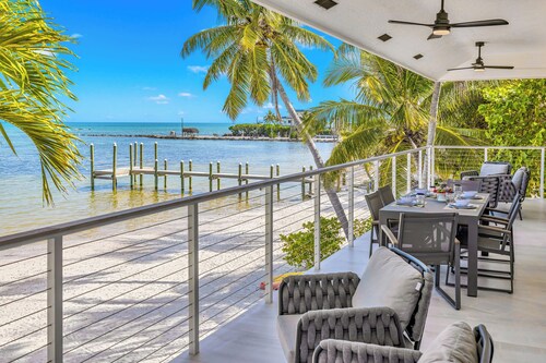 Private Beach / Private overwater dock / Heated Pool / Mahi Key