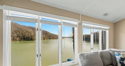 Bella View - Lakefront, 3 bedroom, sleeps 8, Rumbling Bald Resort access and amenities included