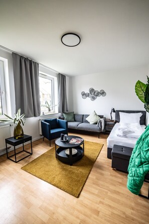 Fernseher, Stereoanlage