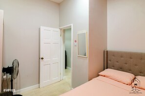 2 chambres, fer et planche à repasser, Wi-Fi gratuit, draps fournis