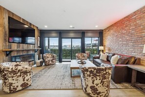 Smart-TV, Tischtennisplatte