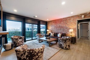 Smart-TV, Tischtennisplatte