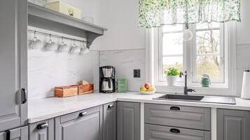 KylskÄp, mikrovÄgsugn, ugn och diskmaskin