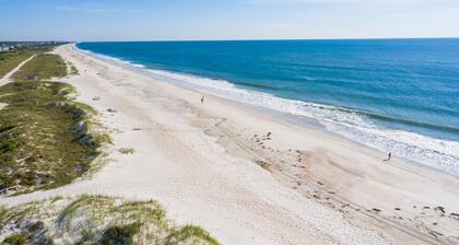 Quiet Charm: Central Island Convenience