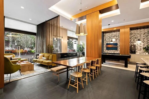 Interior - Blueground | River North, pool & gym, nr Mart (Chicago)