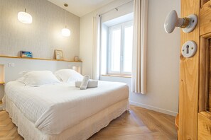 Iron/ironing board, free WiFi, bed sheets