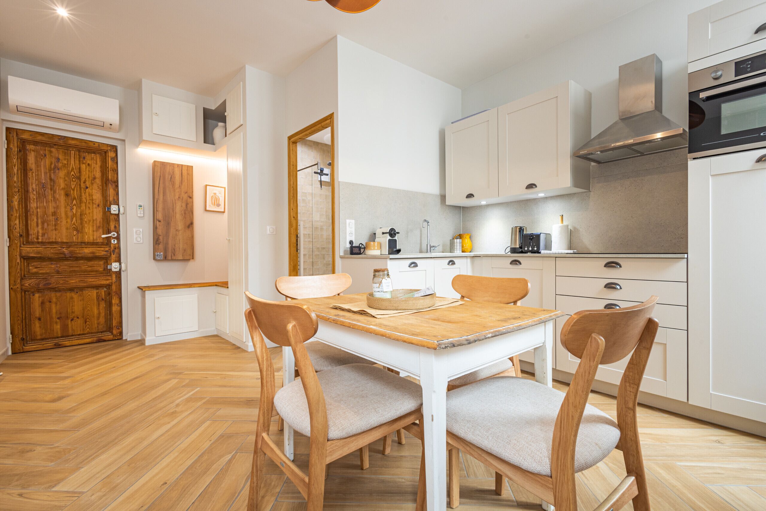 Réfrigérateur, micro-ondes, four, lave-vaisselle