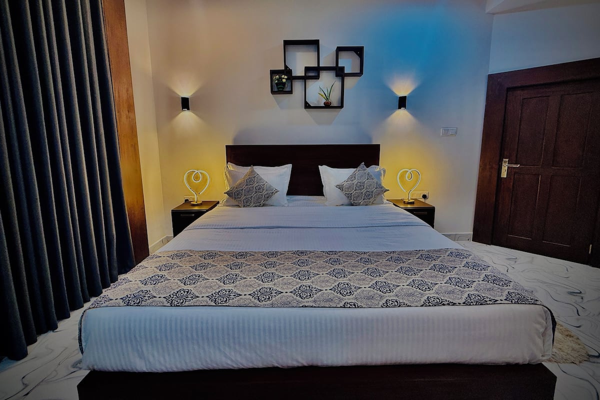 Deluxe Single Room | In-room safe, desk, laptop workspace, soundproofing