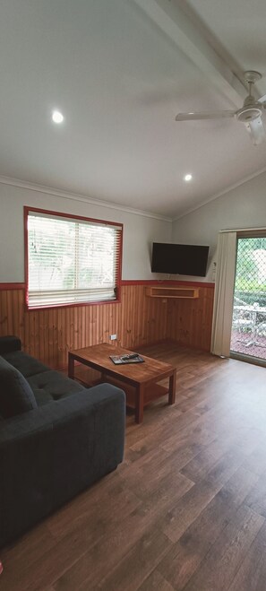 Cabin dành cho gia đình | Khu phòng khách | TV màn hình phẳng 