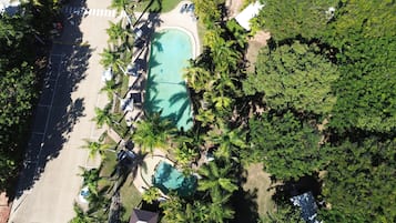 2 outdoor pools