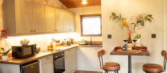 Charming Fraser Cottage Getaway in Insh, Couples Getaway near Aviemore.