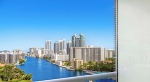 A high-rise building with a view of a river and other buildings. - Cozy Studio Resort Amenities Beach Pool Gym 1504 (Hallandale Beach)