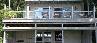 Private Lakefront Room with Kitchenette/laundry