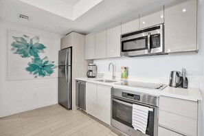 Fridge, microwave, oven, stovetop