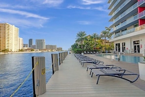 Pool - High Floor Cozy Studio -Canal View Near Beach 1210 (Hallandale Beach)