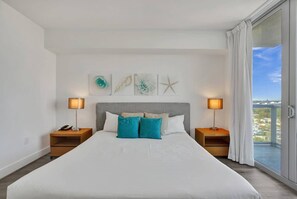 1 habitación, tabla de planchar con plancha, cuna de viaje y internet