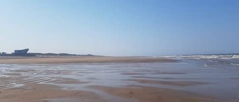 Una playa cerca