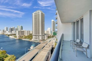 Property grounds - Canal View Condo 2 Balconies  Gym Beach 8 Min 1904 (Hallandale Beach)