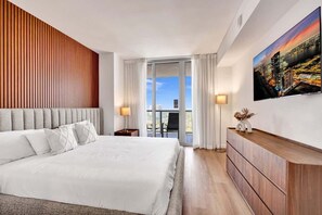 2 slaapkamers, een strijkplank/strijkijzer, reisbedje, beddengoed
