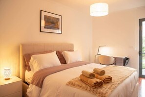 3 bedrooms, desk, iron/ironing board, travel cot