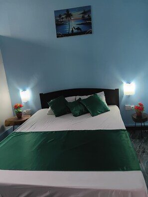 4 bedrooms, desk, free WiFi